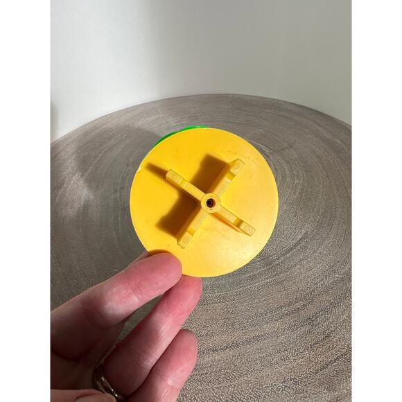 Fisher-Price Original Little People #997 Family Village- Round Table W/ Umbrella - Picture 4 of 5